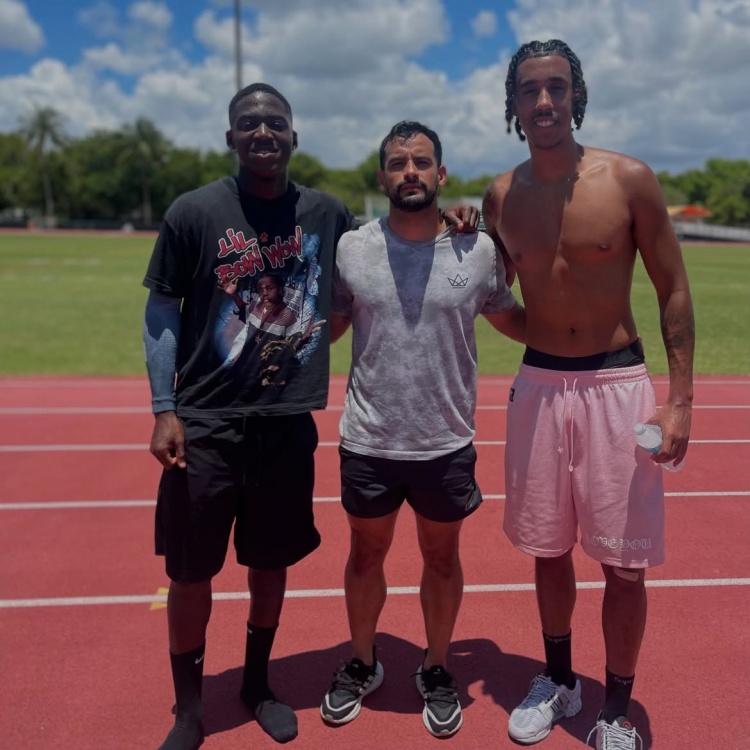 約羅：放假需要休息但也要保持訓(xùn)練，這是我和梅努今夏在做的事情