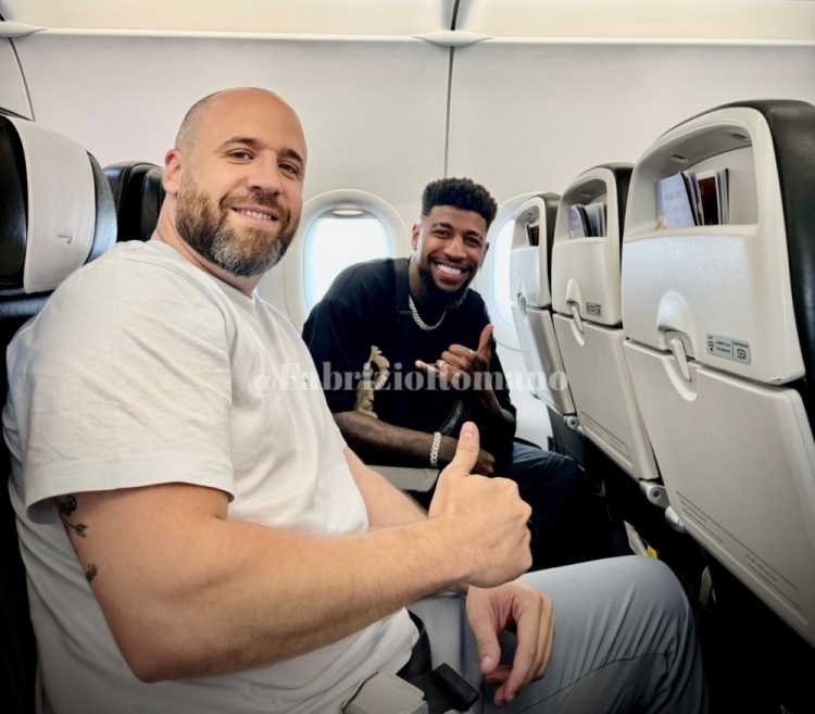 羅馬諾：900萬歐直接轉(zhuǎn)會弗拉門戈，埃默森已登機將飛赴巴西