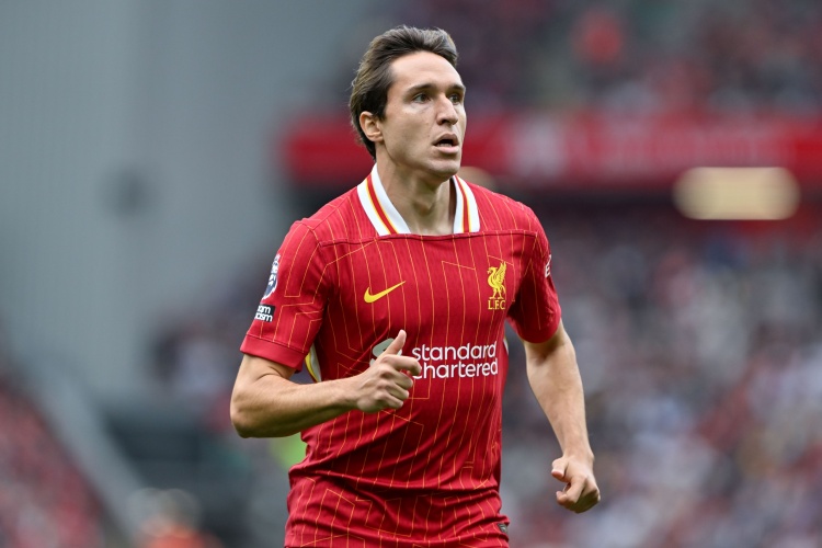 記者：基耶薩并未隨隊(duì)參加亞洲行，他專注解決自己的未來問題