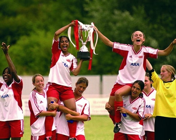 衛(wèi)報(bào)：在《我愛貝克漢姆》上映二十三年后，導(dǎo)演宣布將開拍續(xù)集