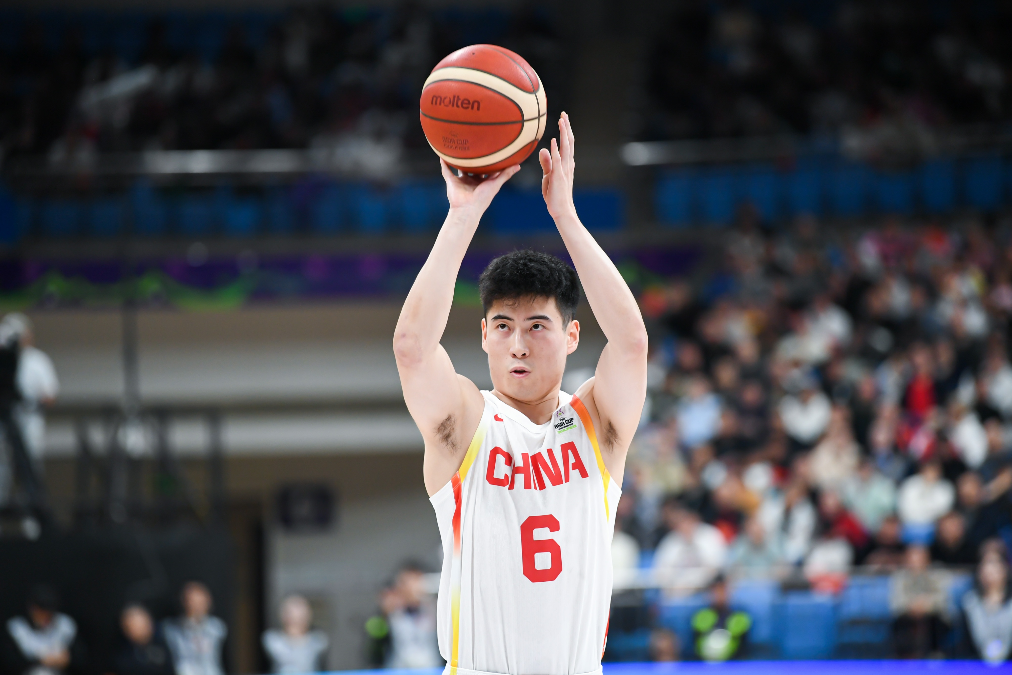 媒體人：程帥澎進步好大 儼然是后場進攻核心 不知亞洲杯能否強勢