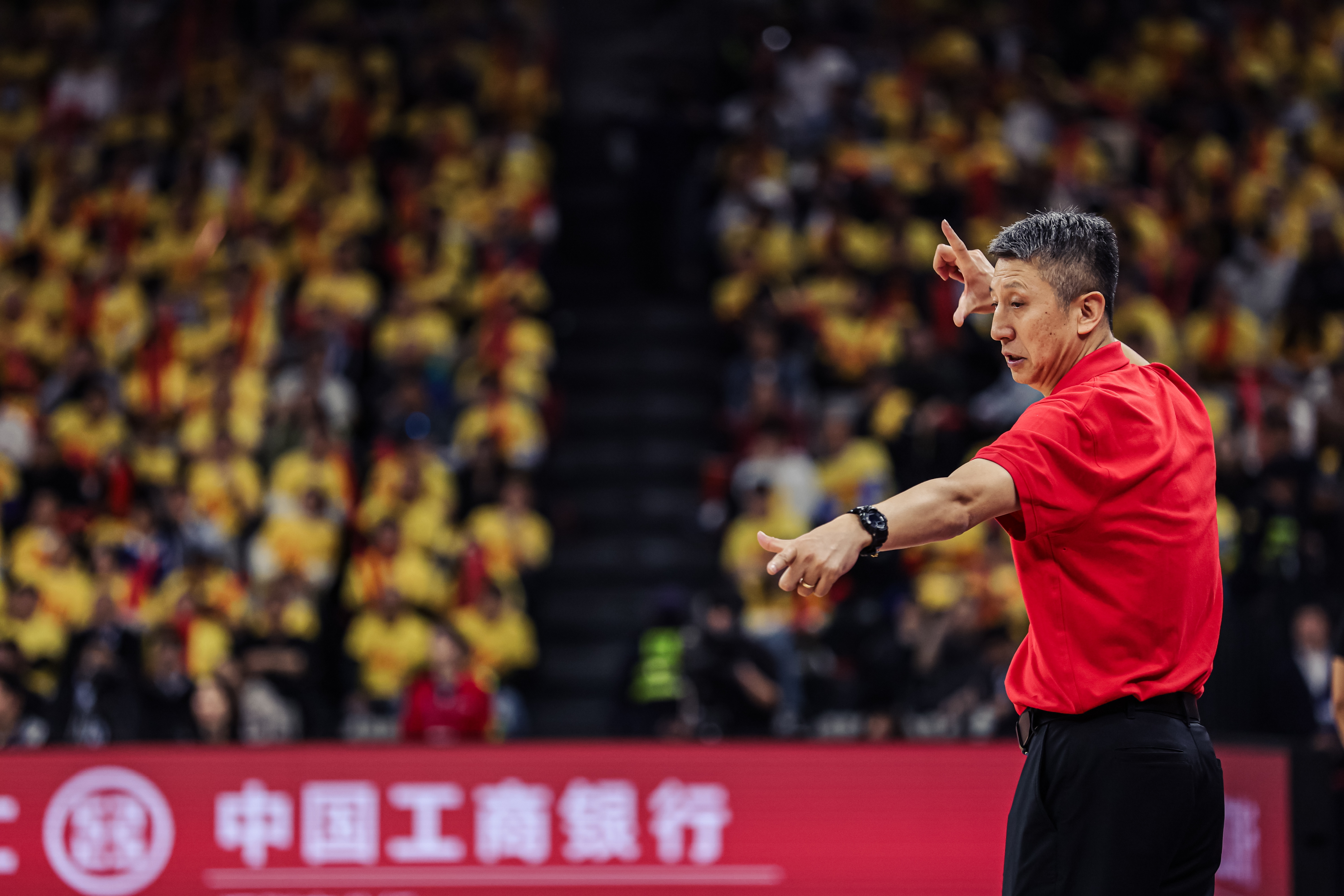 媒體人：雙方打得都很抽象&裁判盡力了 成熟球隊要能在比賽中解題