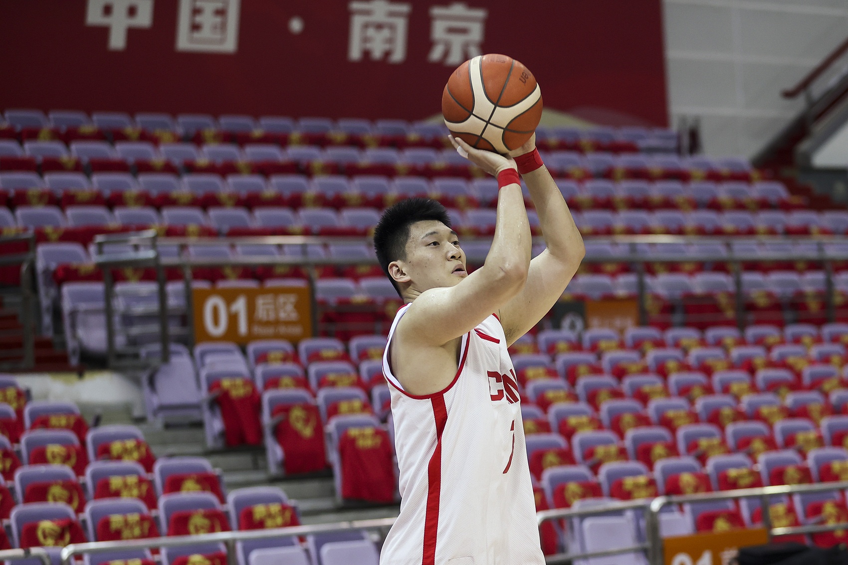 三分穩(wěn)定！雷蒙4中3&三分2中2貢獻12分 另有2籃板1助攻