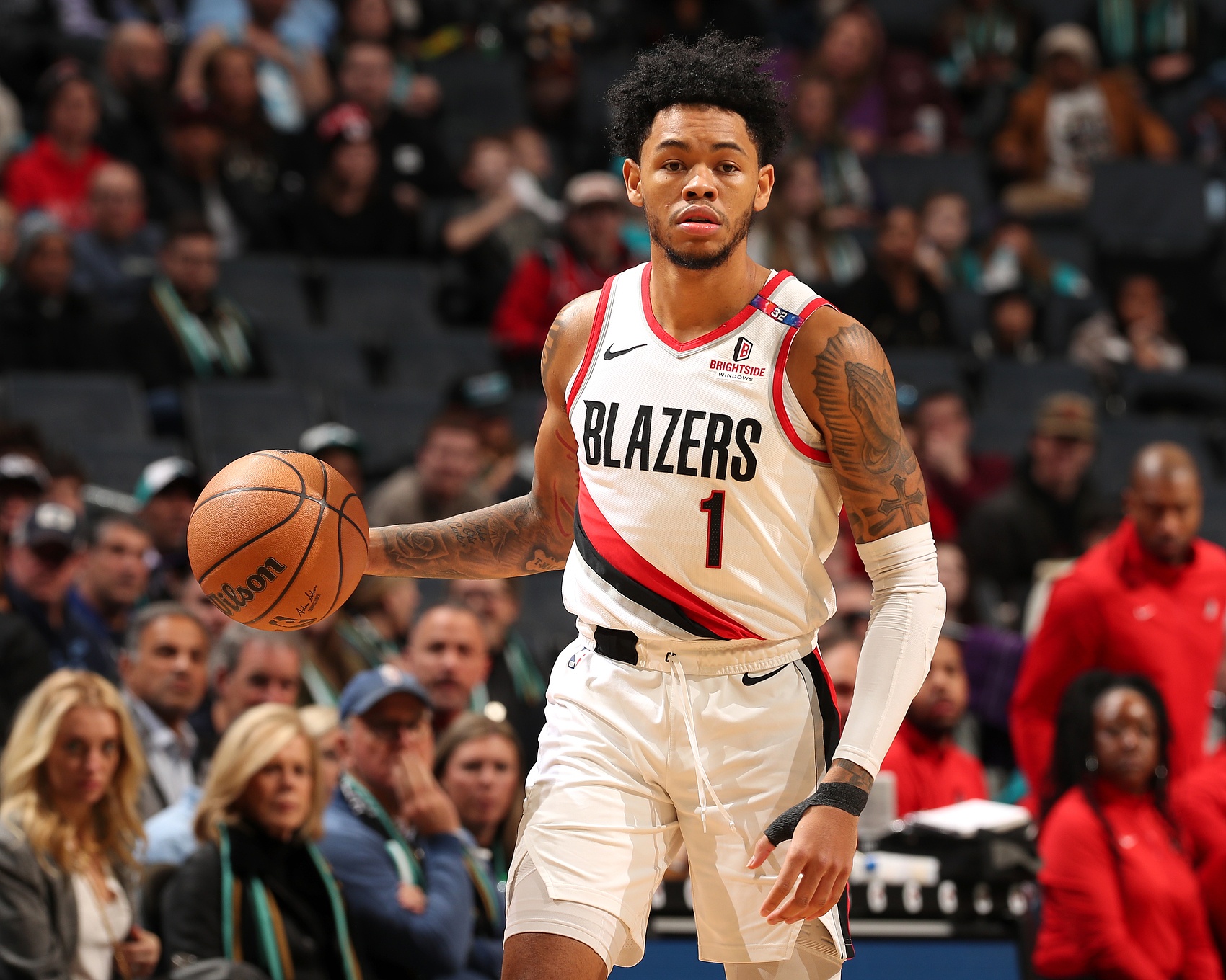 高管：綠軍可能會參與一些重磅交易 但并不急于送走安芬尼-西蒙斯