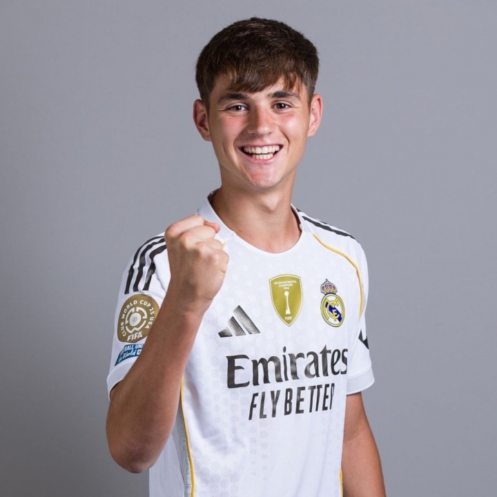 馬卡：皇馬決定留下18歲中衛(wèi)迭戈-阿瓜多，球員受阿隆索看好