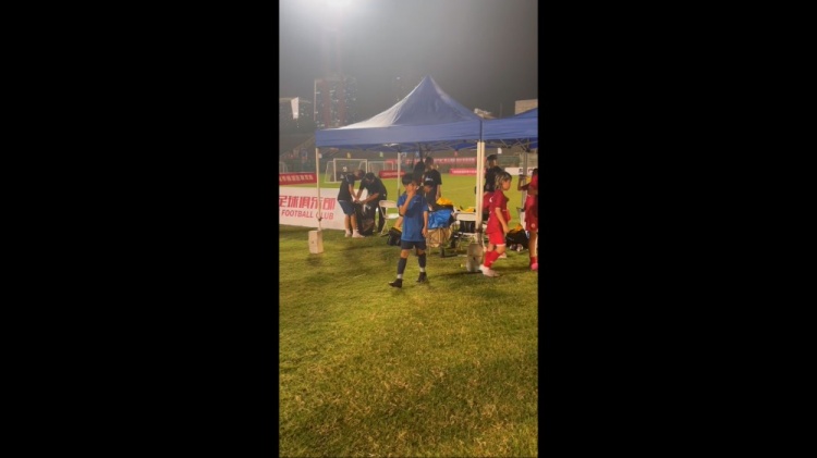 記者：來滬參賽的西班牙小球員知道武磊，他的隊友宛如大衛(wèi)席爾瓦