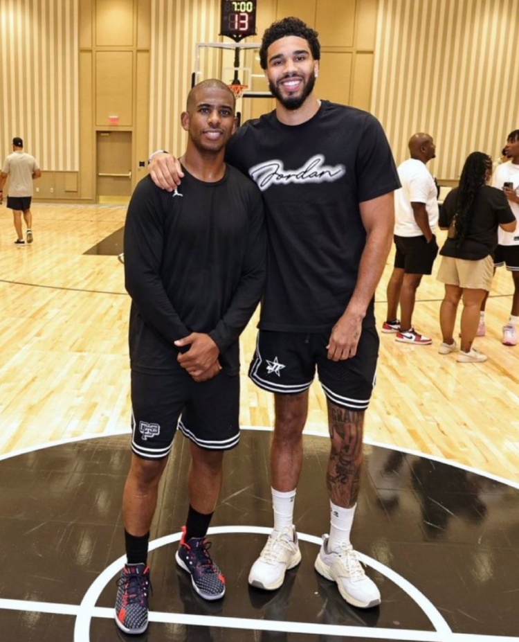 球探：塔圖姆在賭城辦訓(xùn)練營 全程沒穿保護(hù)靴&移動(dòng)自如