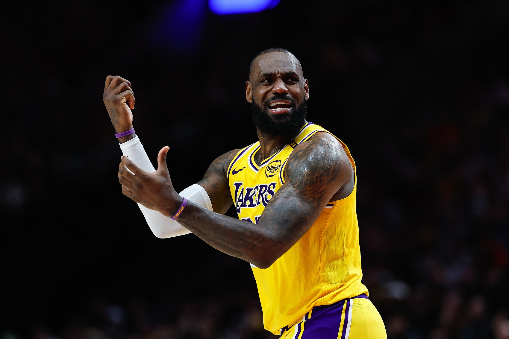 夸梅-布朗：詹姆斯向NBA宣戰(zhàn)了 這就是NBA把他捧成國王應得的下場