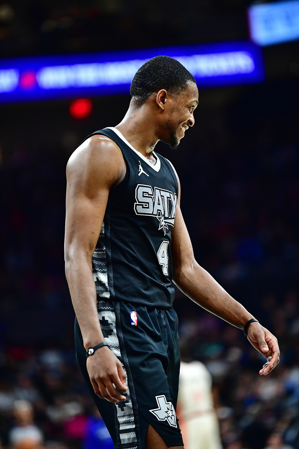 ?？怂股谋Ｕ闲劫Y累計已達4.16億 超越保羅排名現(xiàn)役球員第19位