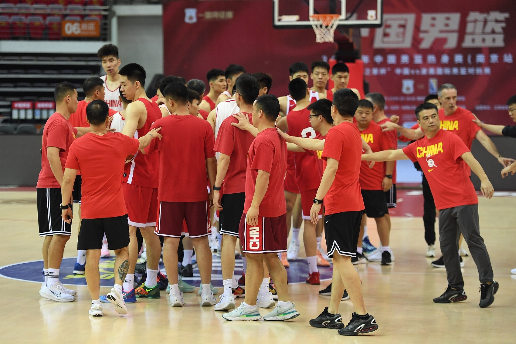 媒體人：中國(guó)隊(duì)頂住對(duì)手開(kāi)局侵襲奪回優(yōu)勢(shì) 要打好下半場(chǎng)開(kāi)個(gè)好頭