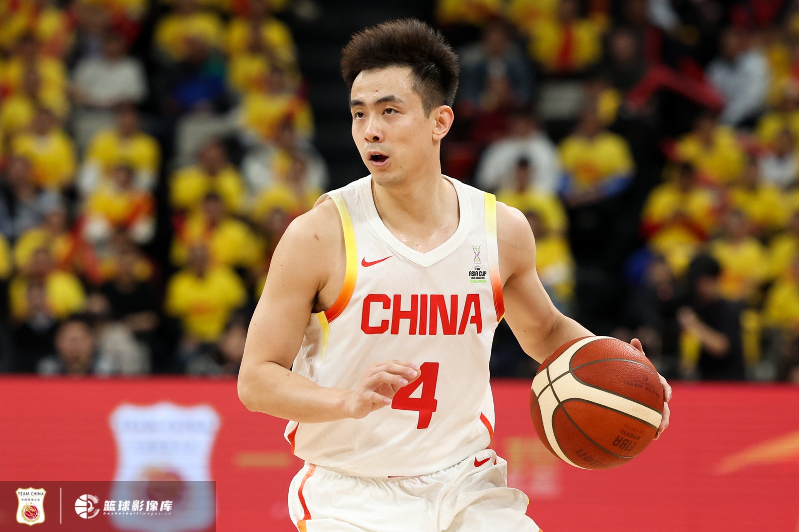 趙繼偉：國家隊(duì)出去聚餐一般都是隊(duì)長買單 必然有一個(gè)沒教練的群