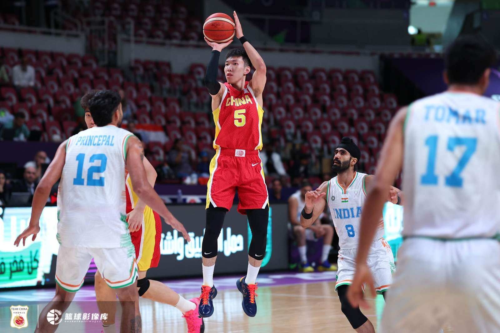 媒體人：中國(guó)對(duì)陣印度比賽現(xiàn)場(chǎng)僅入場(chǎng)球迷39人 官方甚至不敢曬照