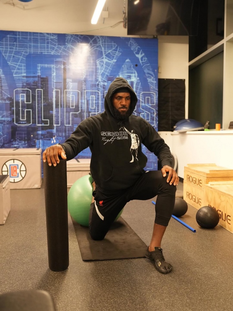 貝弗利：老詹去的是中立場地 其他NBA球員都可以在那里訓(xùn)練??