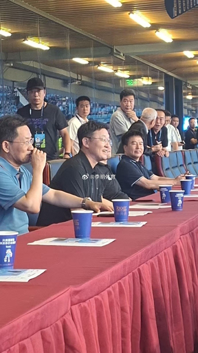 名宿坐鎮(zhèn)！博主：孫繼?，F(xiàn)身梭魚灣，觀看大連英博vs成都蓉城