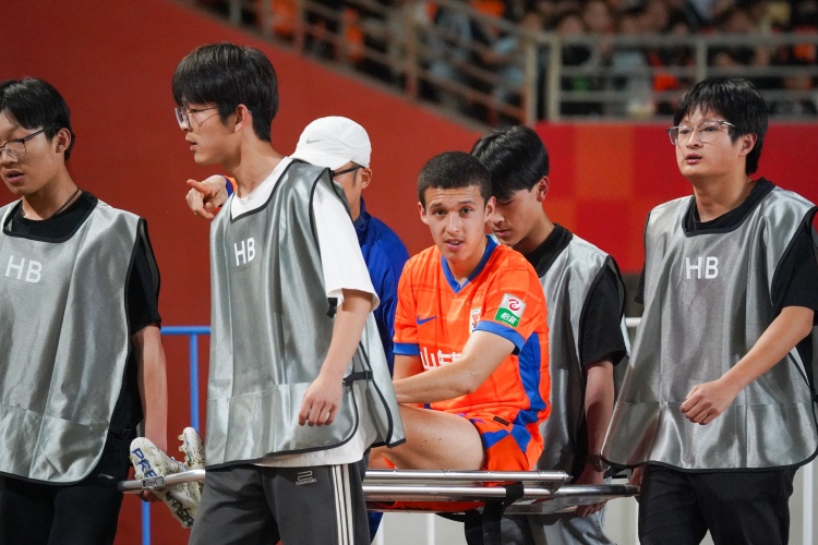 韓鵬：教練組和隊(duì)員進(jìn)行了一些溝通 依木蘭近期不具備出場條件