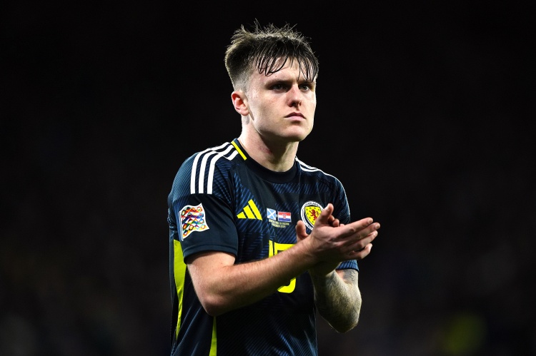 斯基拉：博洛尼亞有意利物浦19歲邊鋒本-多克，已詢問球員情況