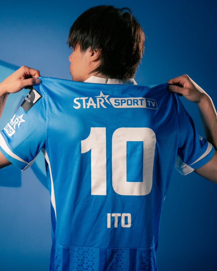 官方：32歲日本國腳伊東純也重返亨克效力，身披10號球衣