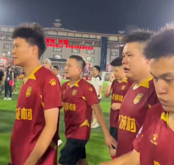 忠誠(chéng)村點(diǎn)球大戰(zhàn)擊敗龍泉井村，奪得2025年貴州“村超”冠軍