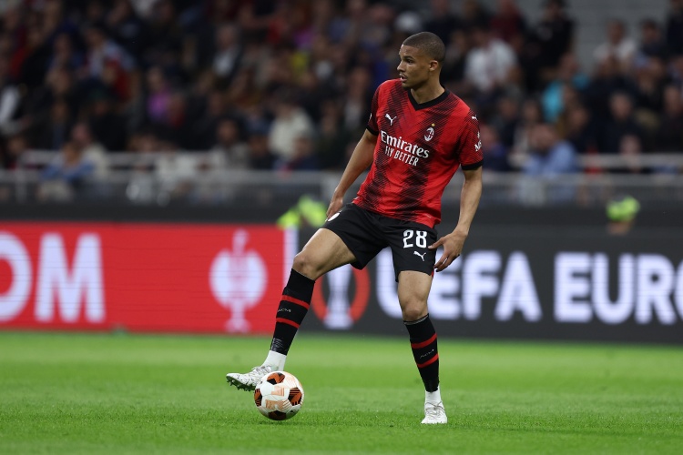 意媒：若出售佳夫米蘭可能與利物浦競爭萊奧尼，科穆佐也是目標(biāo)