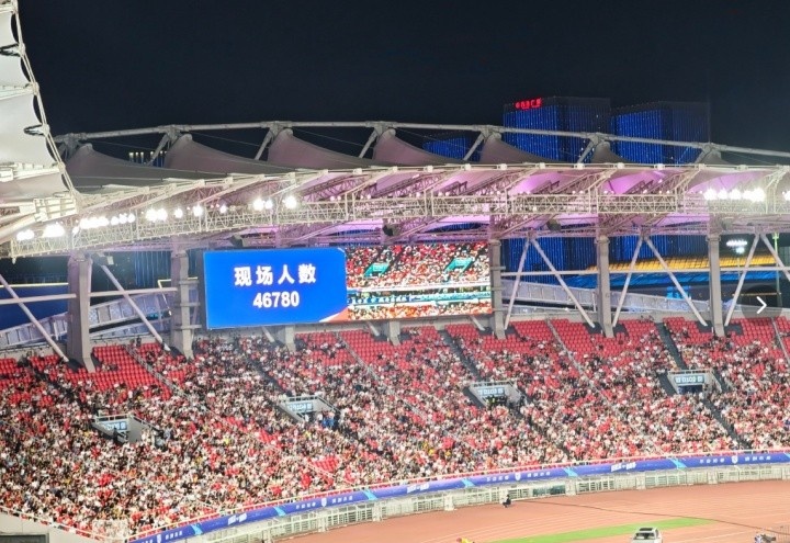 太火爆！“漢超”首戰(zhàn)創(chuàng)下中國業(yè)余足球賽事上座第二高紀錄