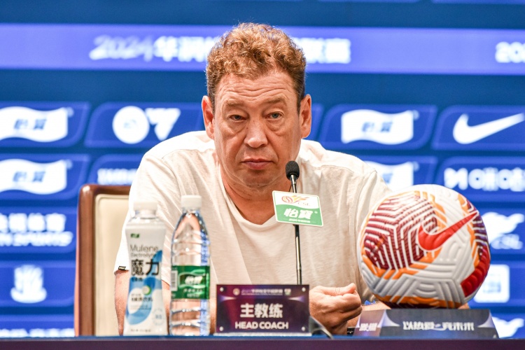 斯盧茨基：米特里策是目前中超最出色外援，1分差距不代表什么