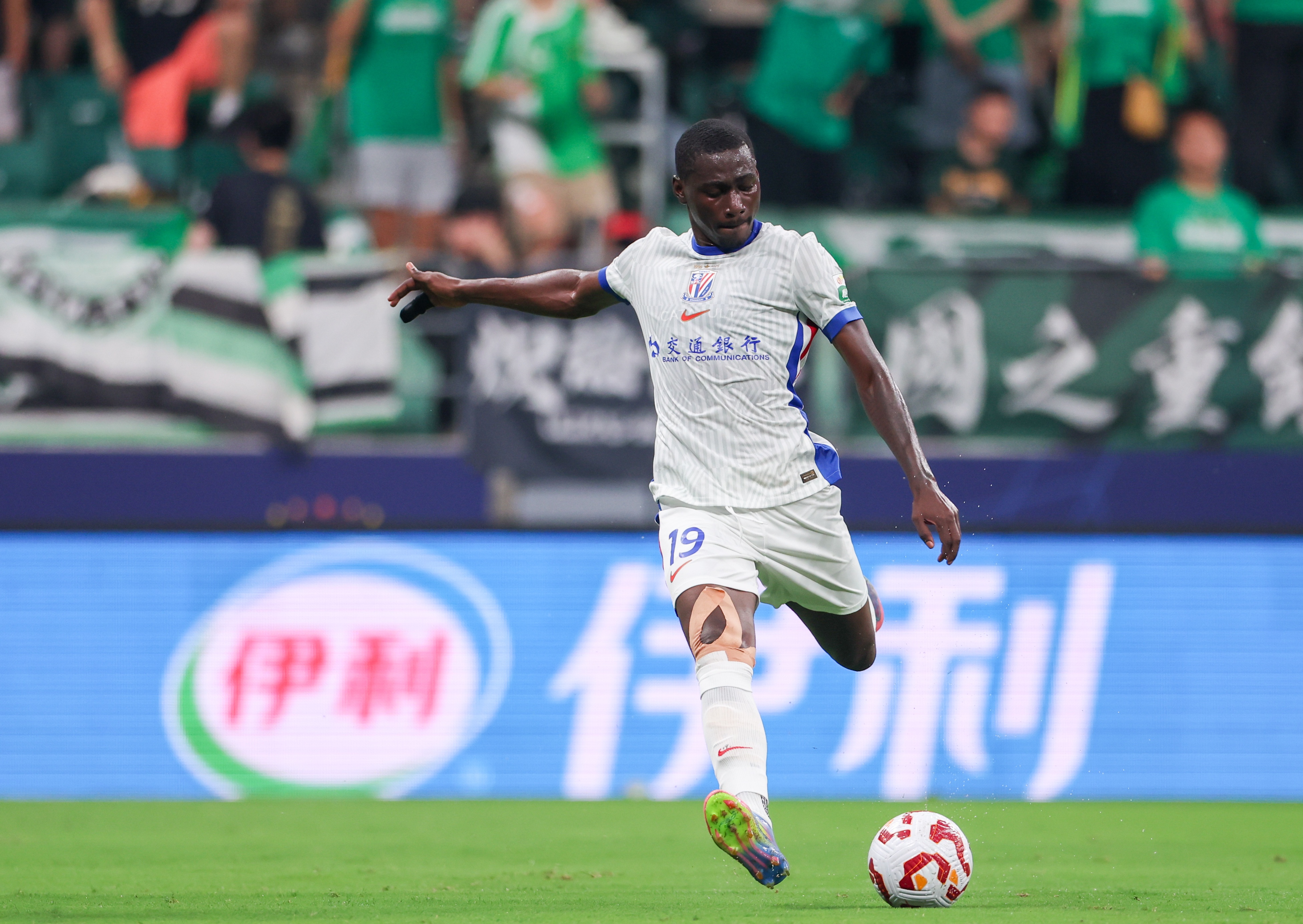 足球報談申花啞火：楊皓宇難替代特謝拉，阿蘇埃和路易斯不來電