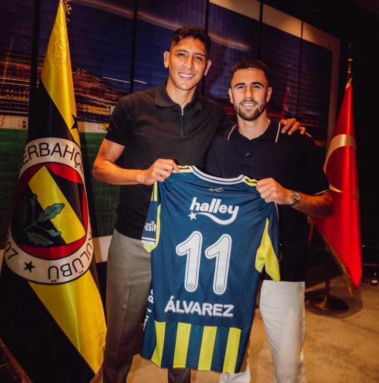 新援到！羅馬諾曬埃德松-阿爾瓦雷斯加盟費(fèi)內(nèi)巴切照片