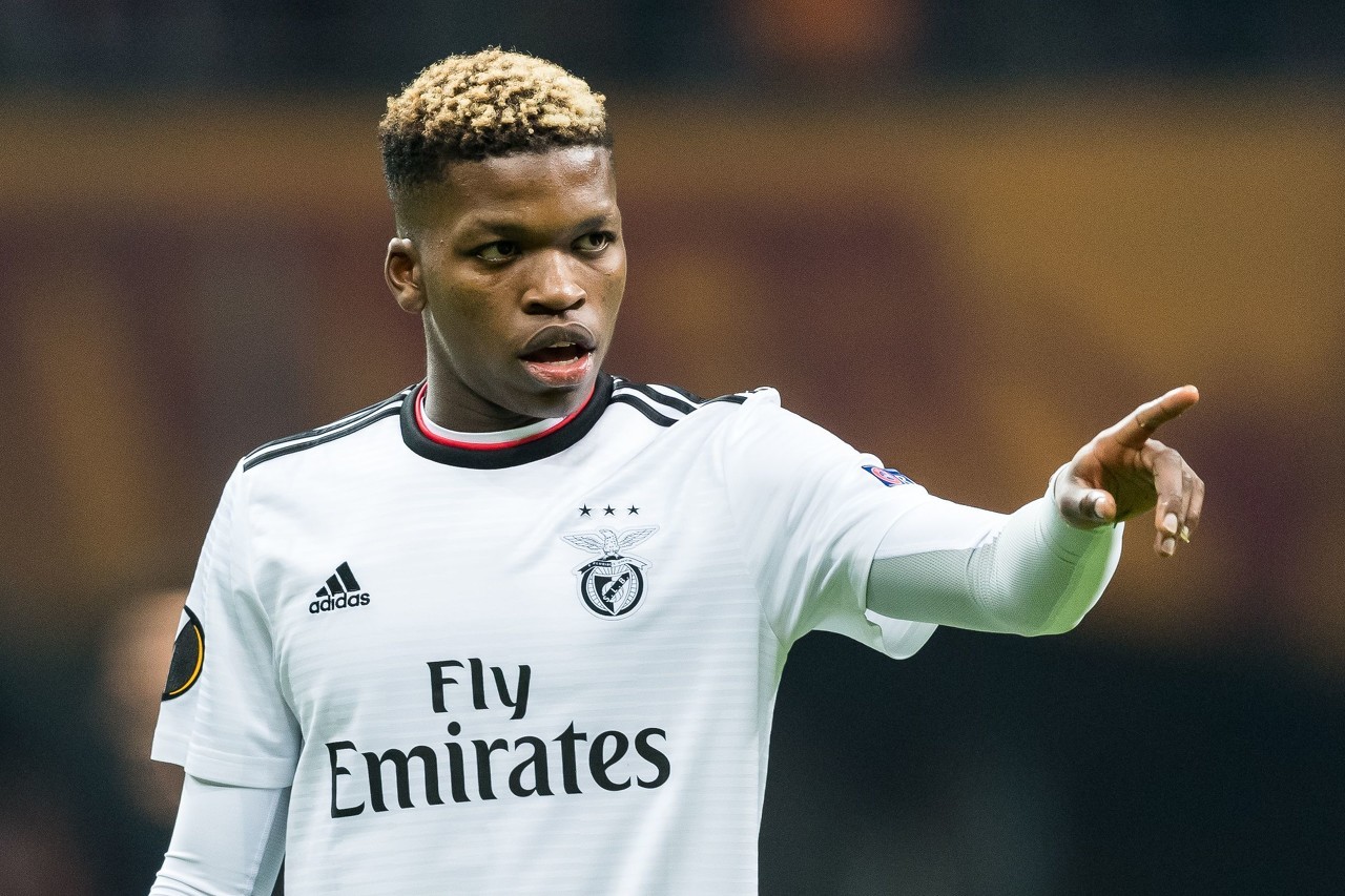 天空：伯恩利尋求補(bǔ)強(qiáng)四個(gè)位置，對(duì)本菲卡中場F-路易斯感興趣