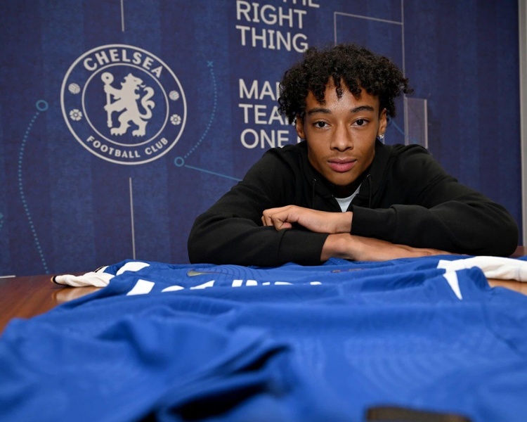 英媒：切爾西正與18歲中場戴爾談續(xù)約，球員合同明夏到期