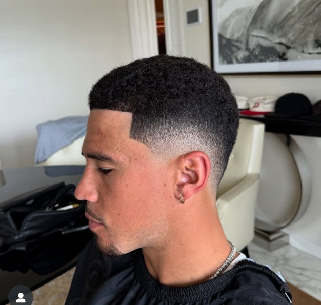 看著挺利索！理發(fā)師社媒曬德文-布克的新發(fā)型