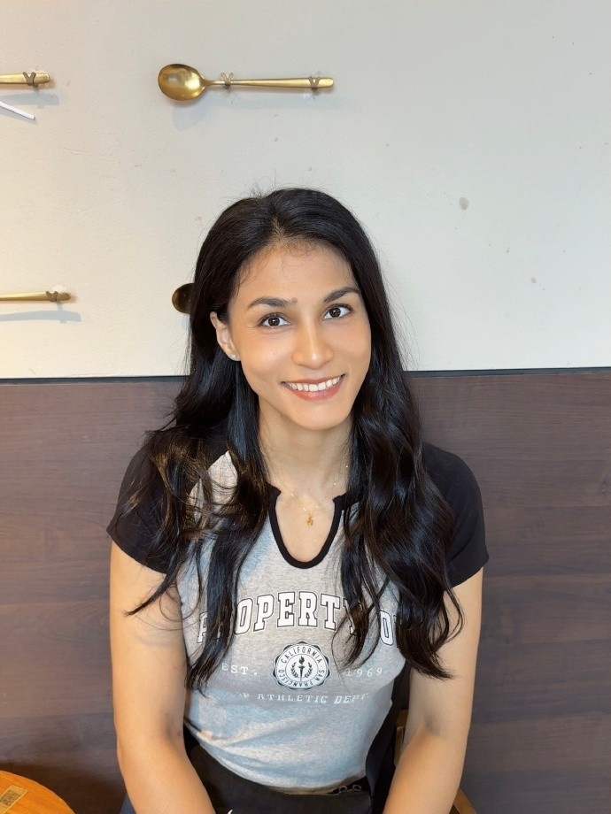 迪拉娜曬個人照：我的七夕怎么過？當(dāng)然上班過