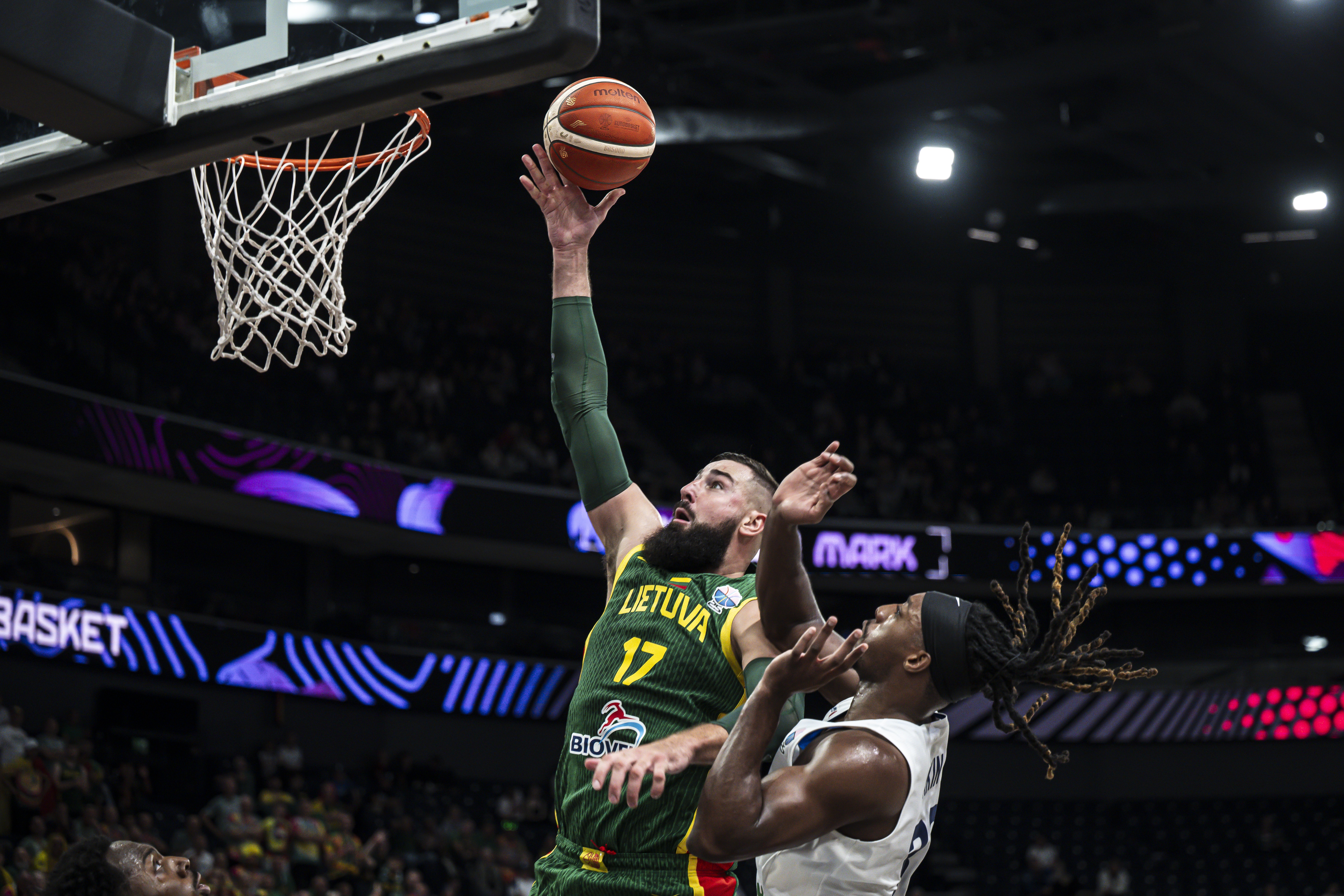 相當高效！瓦蘭丘納斯13分鐘9中8&三分4中3砍19分 另有5板1助1帽