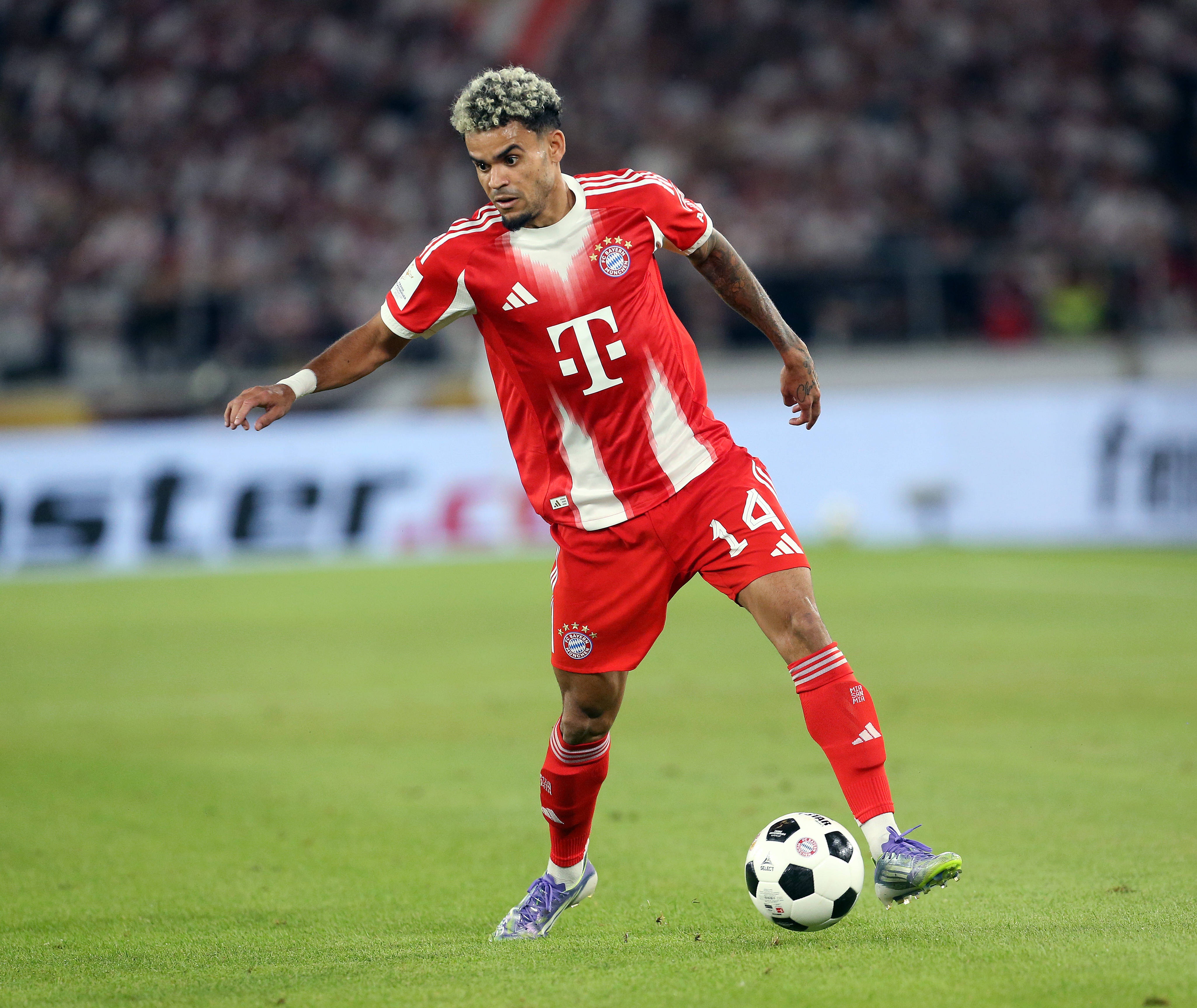 無縫銜接！加盟拜仁后，路易斯-迪亞斯4場比賽已直接參與5球