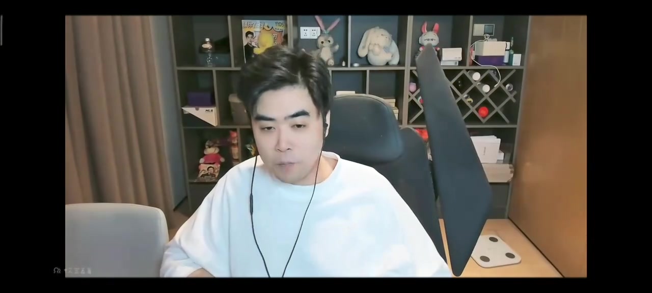 真調(diào)皮！阿門晃開女子&拒絕比心 多米尼克-巴洛還給了個掩護