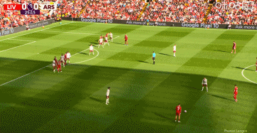 開了個(gè)寂寞！維爾茨任意球機(jī)會(huì)想吊入禁區(qū)，直接一腳踢出底線