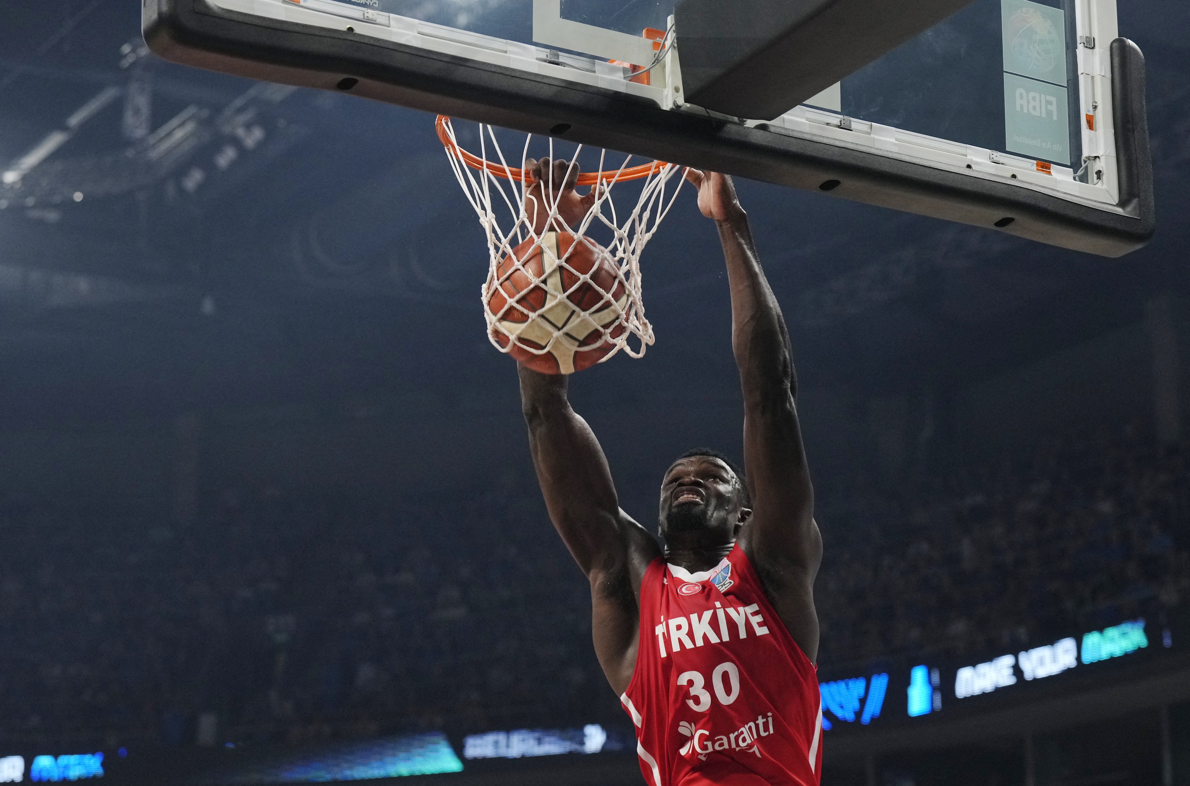 高效攻防！博納17分鐘7中6拿到12分4板2斷2帽