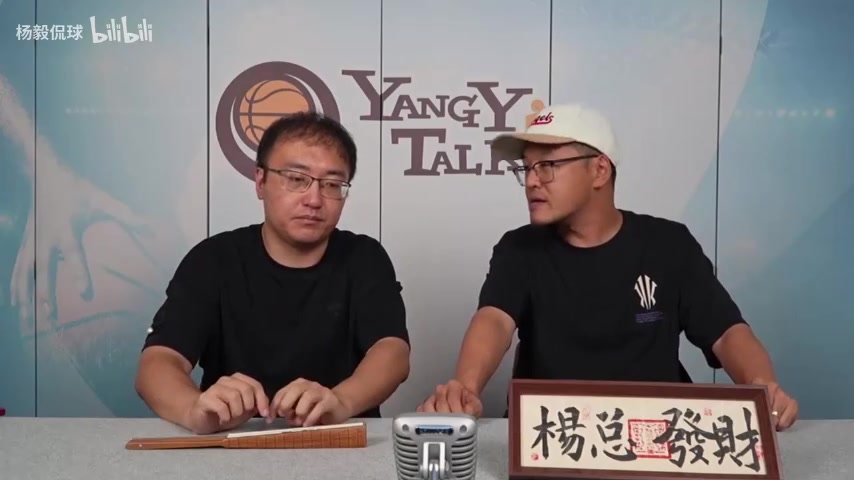 周琦帶兒子訓(xùn)練：給糊糊上強(qiáng)度 結(jié)果涂涂覺(jué)得不如哥哥氣哭了