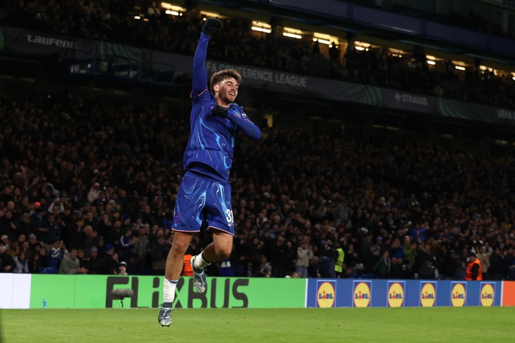 記者：在桑德蘭同意取消租借后，吉烏已經(jīng)回歸切爾西