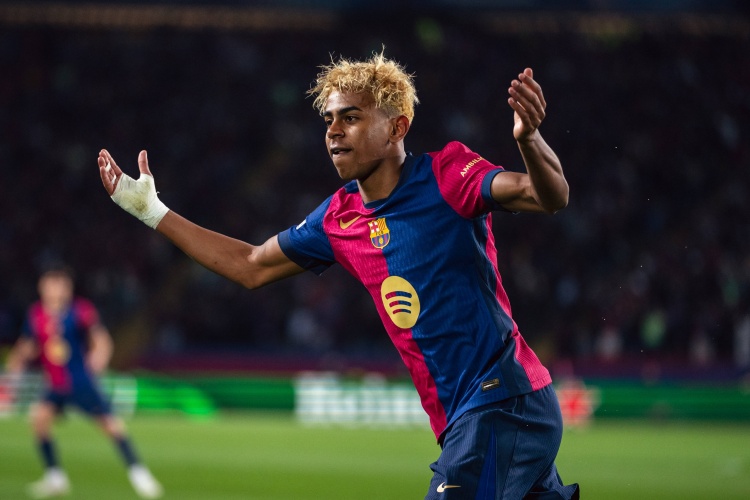 亞馬爾：很早就意識(shí)到我會(huì)是焦點(diǎn)人物，真的壓根不在乎外界批評(píng)