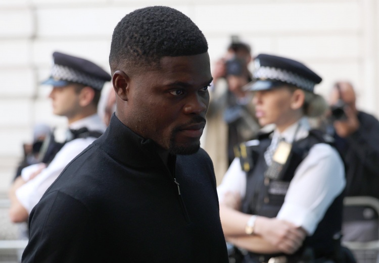 每日電訊報(bào)：英國(guó)法院對(duì)托馬斯涉嫌強(qiáng)奸案的庭審延期至9月15日