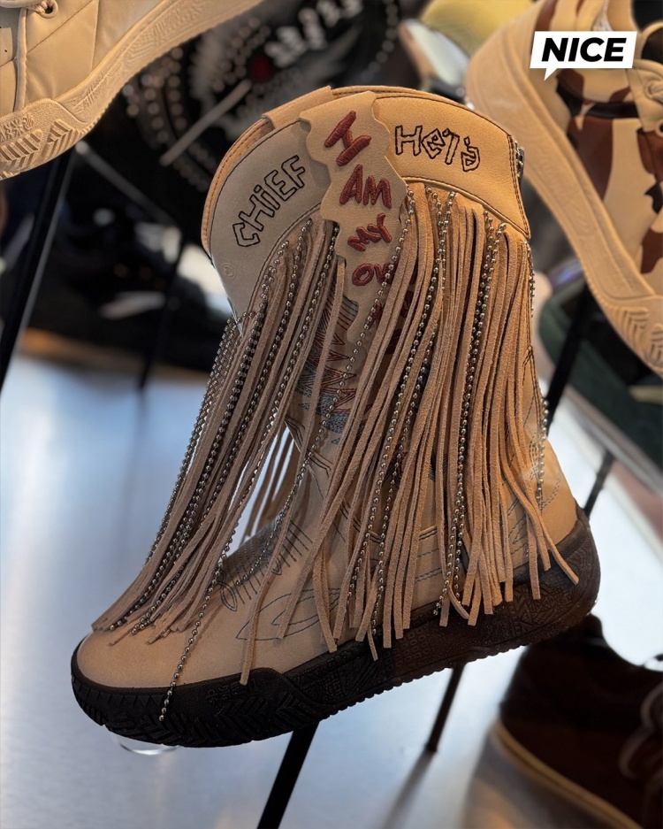 聊新出的靴子！歐文：我能穿它打球！這很瘋狂 但我總會挑戰(zhàn)極限