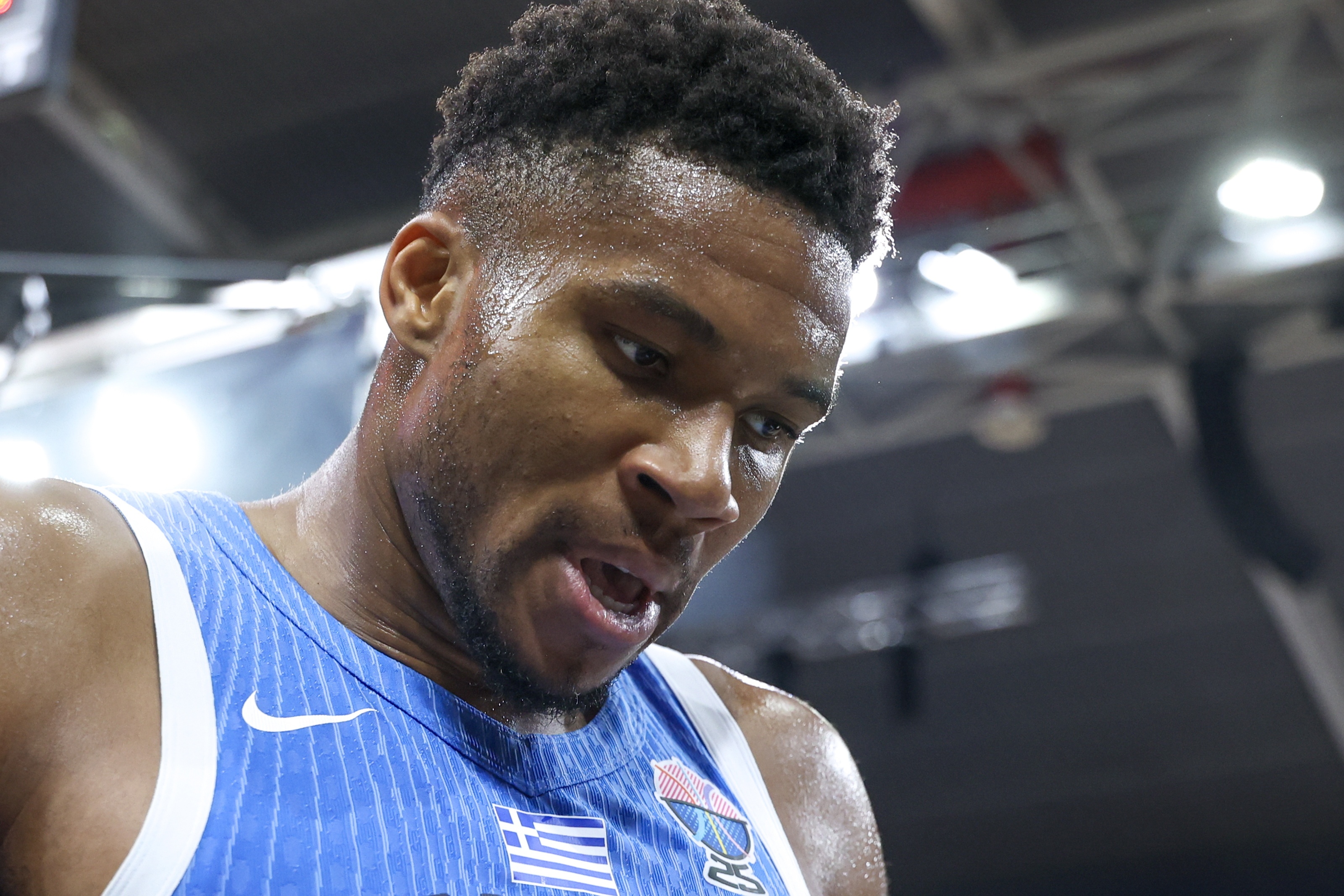 正負值-30全場最低！字母哥13中6拿到12分12板5助5失誤 罰球1中0