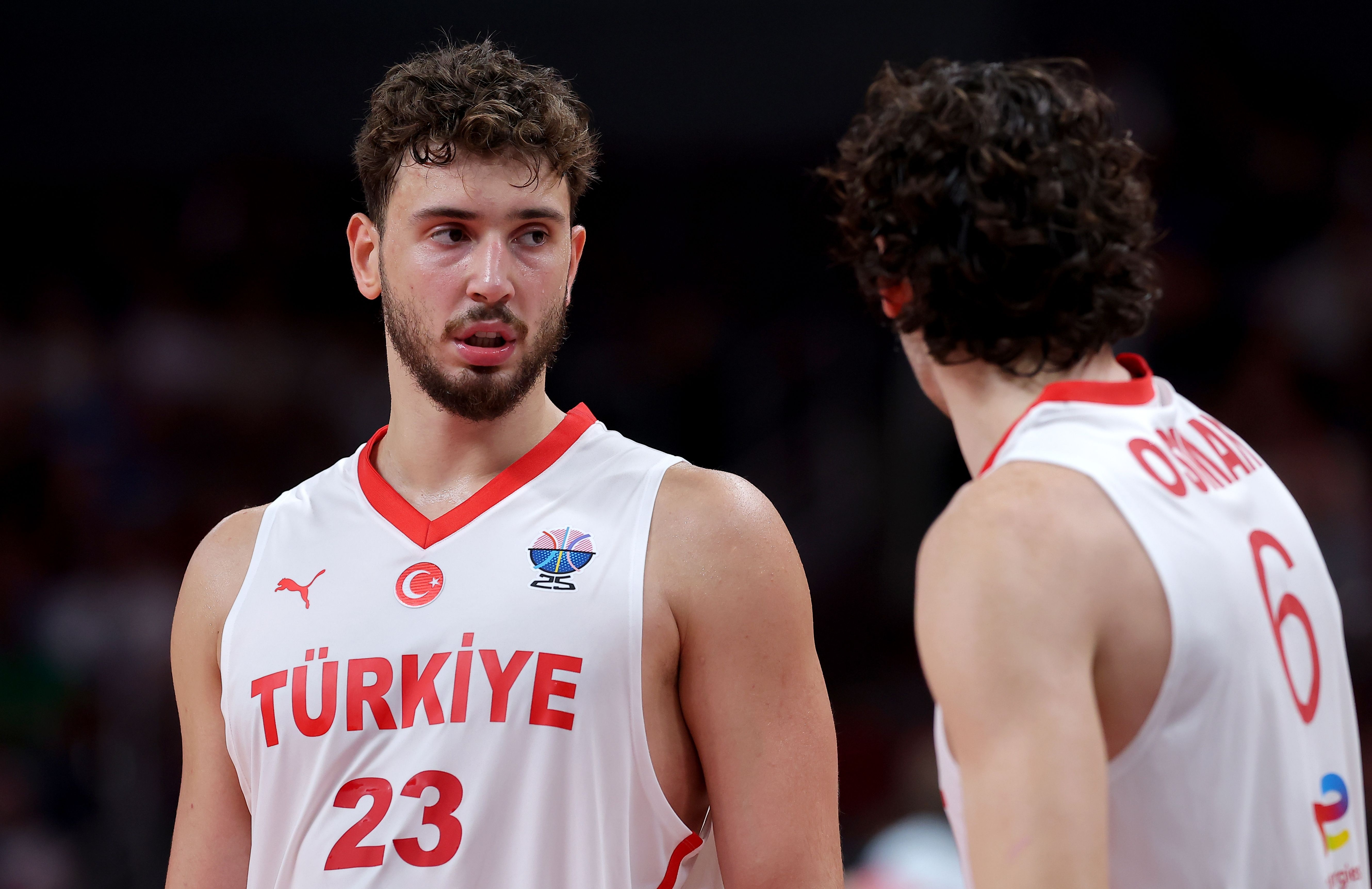 高歌猛進(jìn)！申京率隊8戰(zhàn)全勝挺進(jìn)決賽 場均攬20.8分11板7攻1.1斷