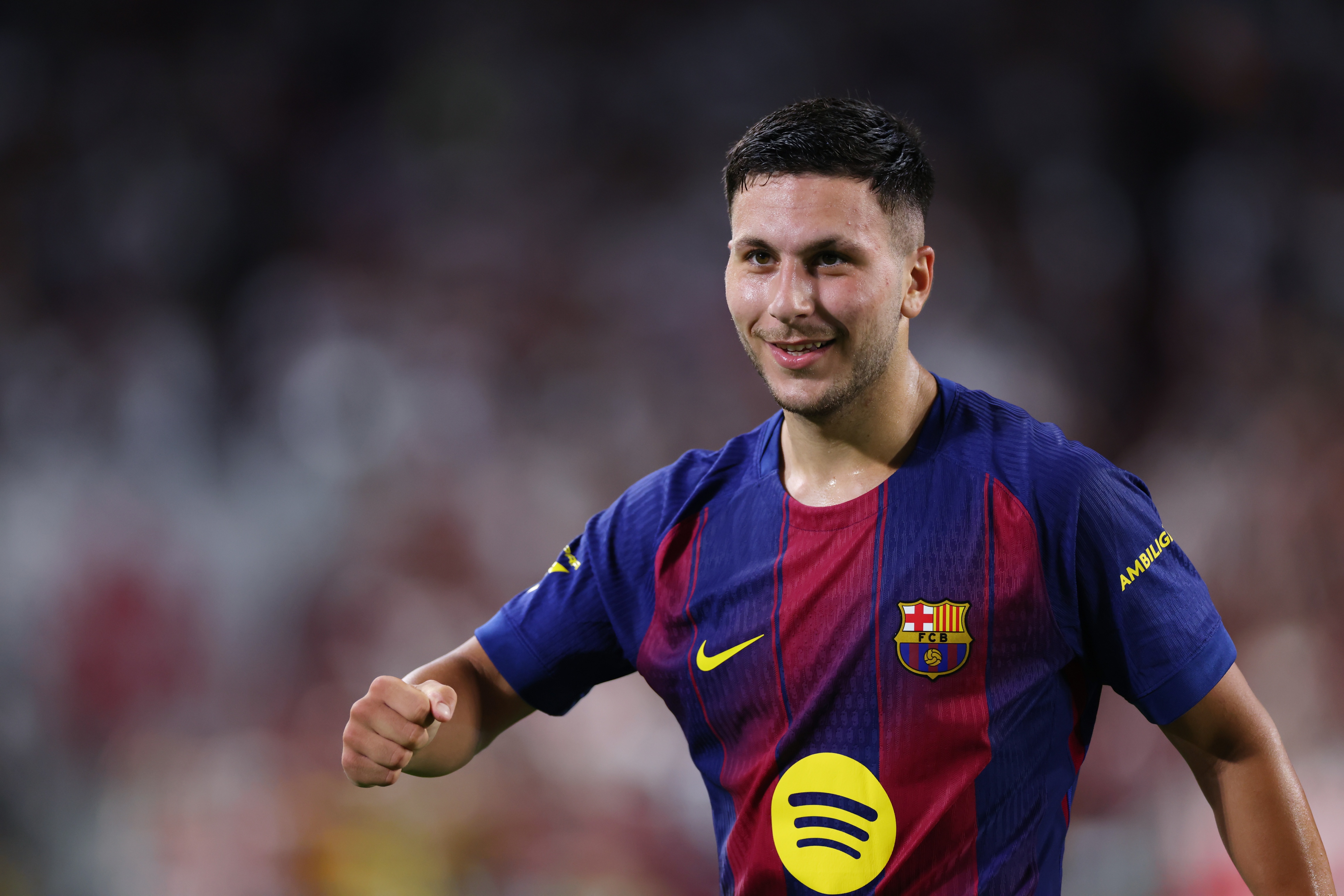 巴德吉迎來巴薩首秀，他是巴薩在西甲聯(lián)賽中使用的第700名球員