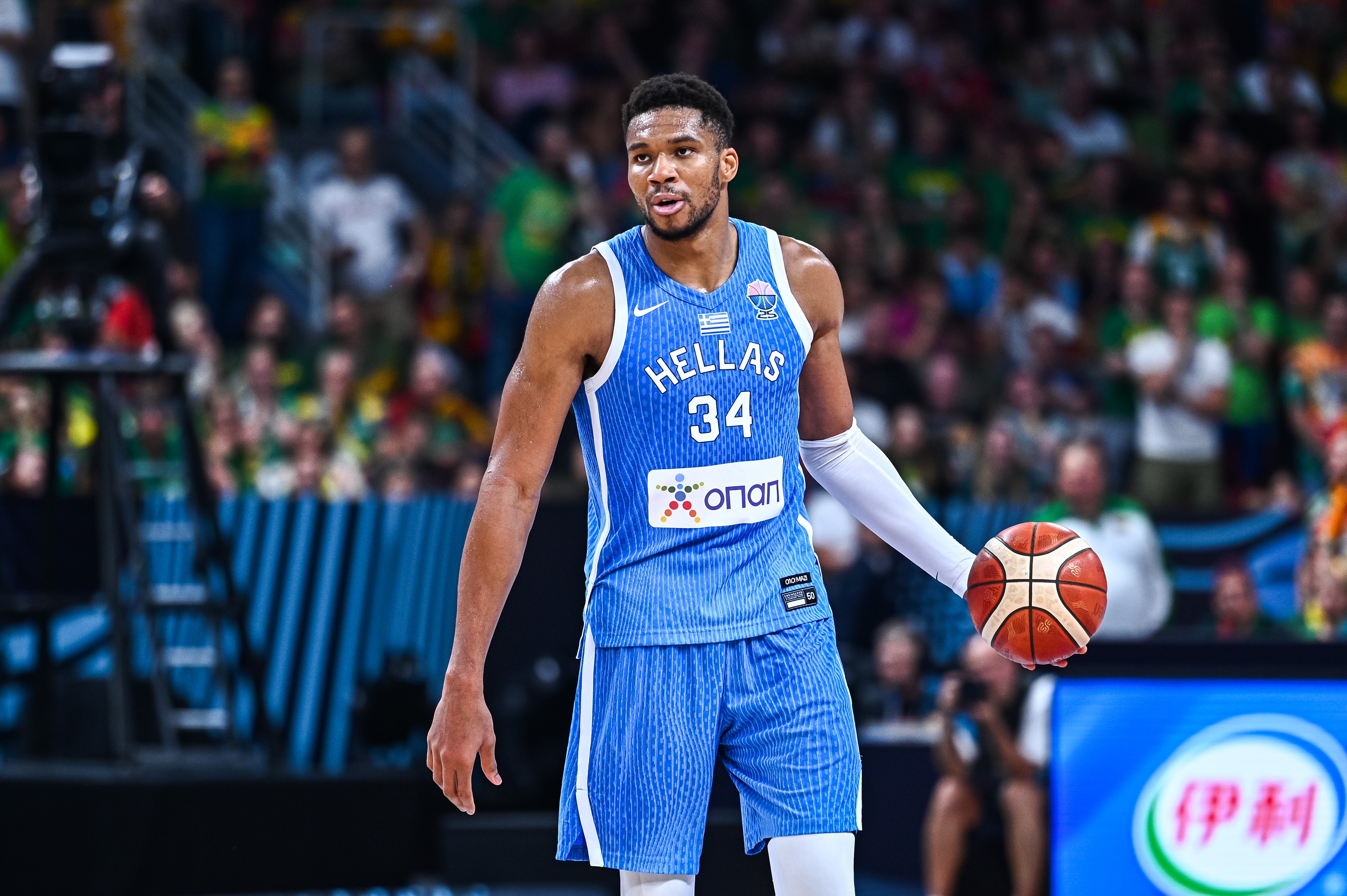 字母哥：我不張揚(yáng)不虛偽不喜歡出名 但我喜歡打籃球