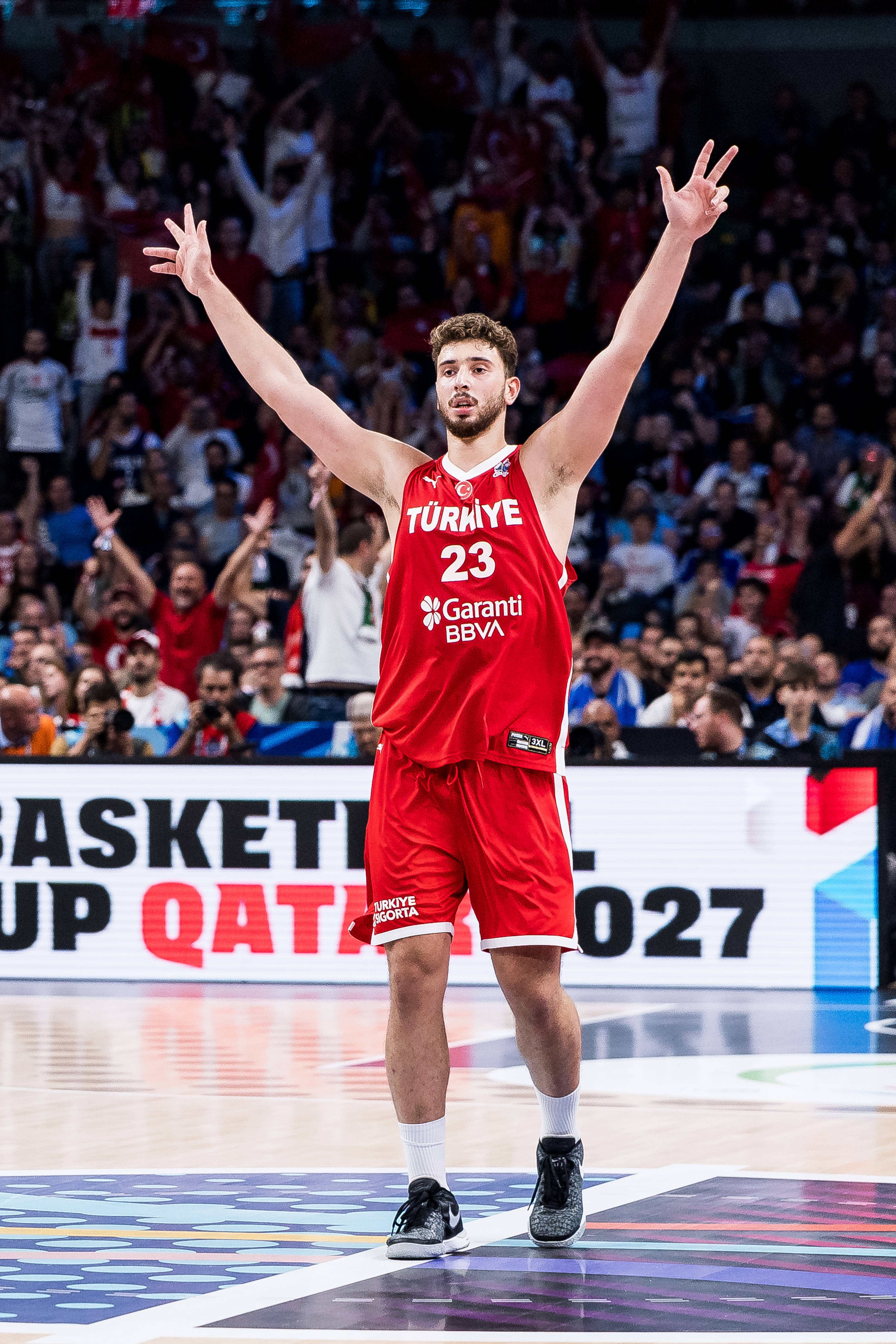 找回進(jìn)攻狀態(tài)！申京上半場(chǎng)9中6獨(dú)砍15分1板1助3帽 第二節(jié)12分