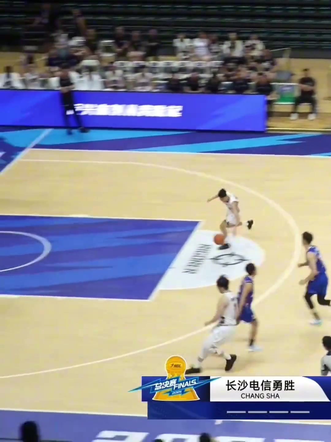 狀態(tài)火熱！香港金牛孫晨然全場(chǎng)拿下15分4籃板！外線3中3！