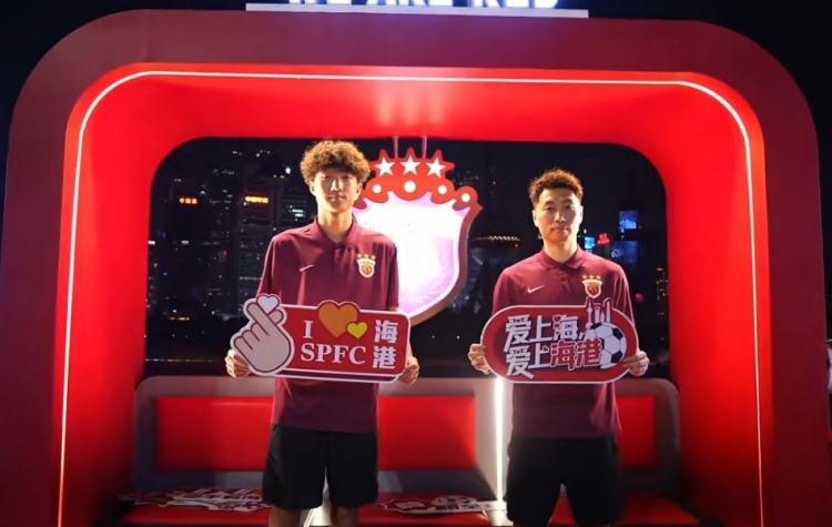 傅歡、李智良前往北外灘打卡，傅歡：在比賽中竭盡全力回饋球迷