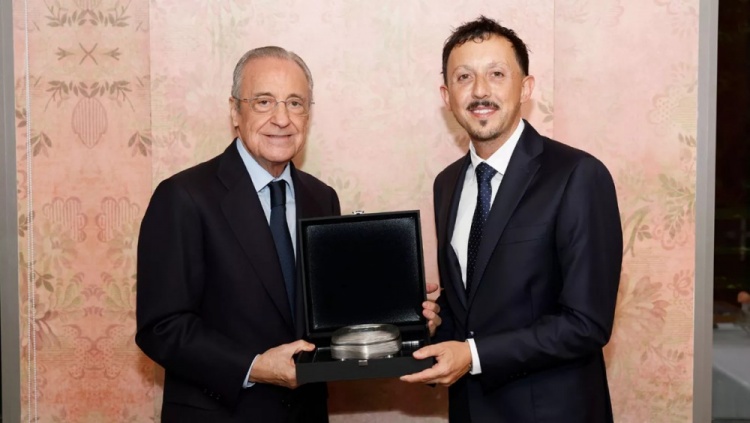 弗洛倫蒂諾賽前與馬賽主席會(huì)面，并向其贈(zèng)送禮物