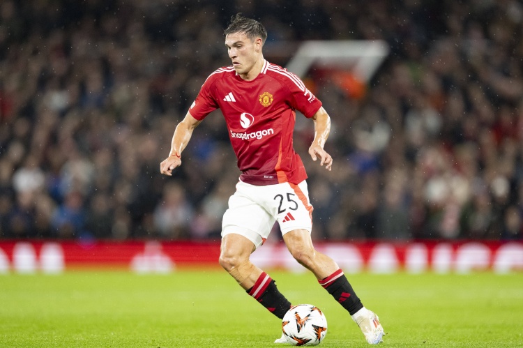 羅馬諾：今夏有意甲球隊想要租借烏加特，但曼聯(lián)決定留人